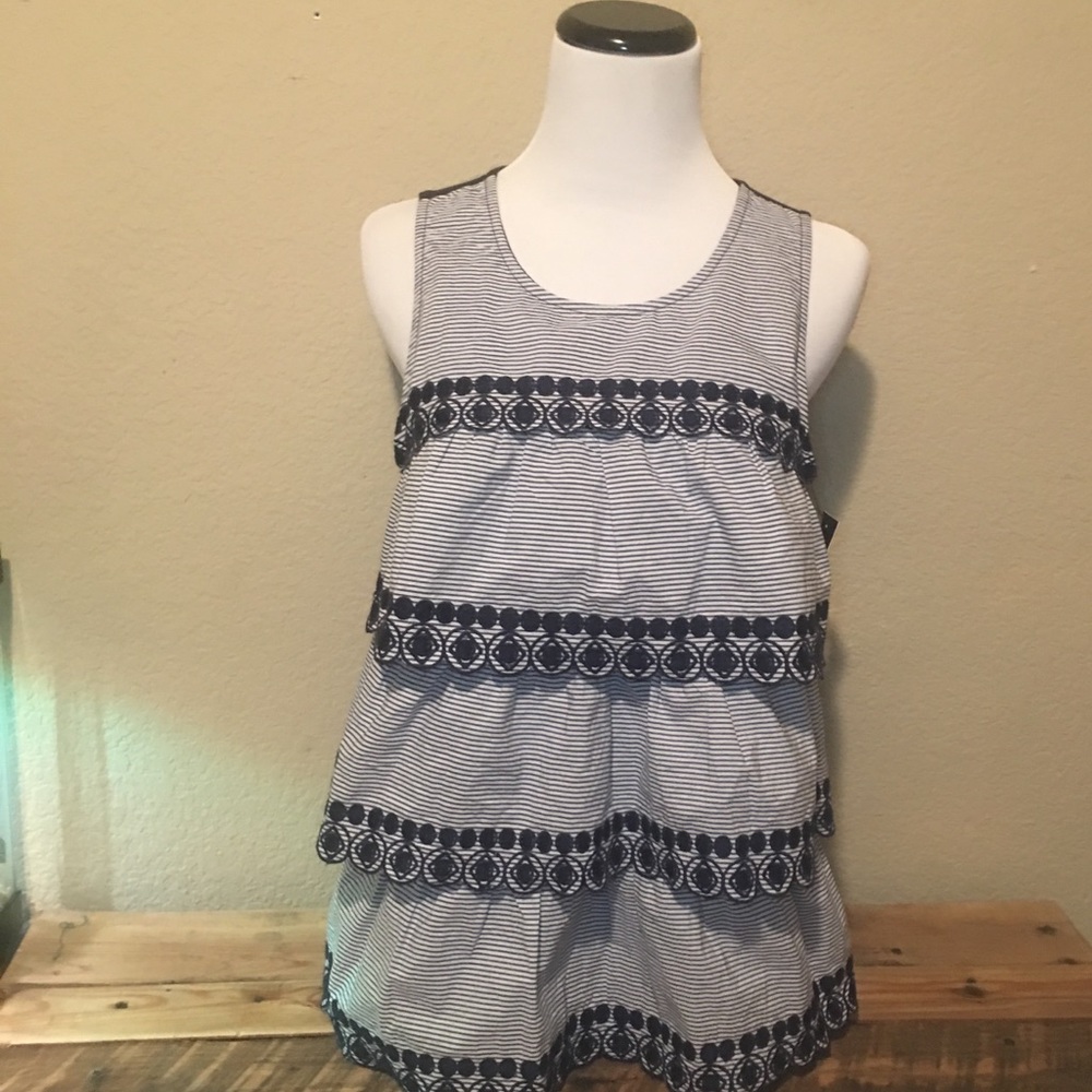 🦄 NWT Crown & Ivy Stripe Tier Ruffle Top